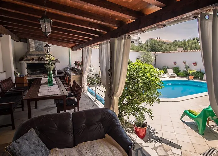 Apartment With Private Pool And Arbor