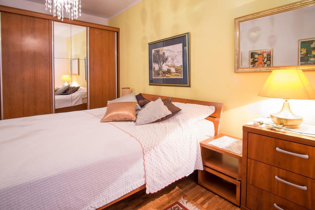 With Private Pool And Arbor Apartament