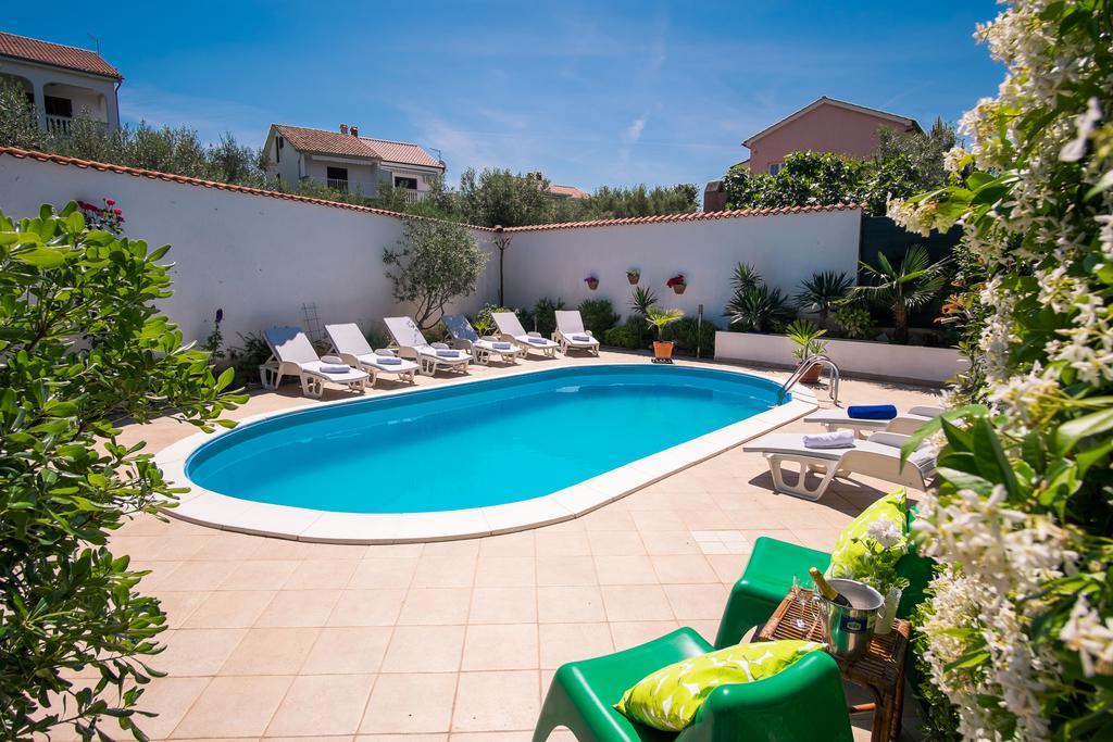 With Private Pool And Arbor Apartament *